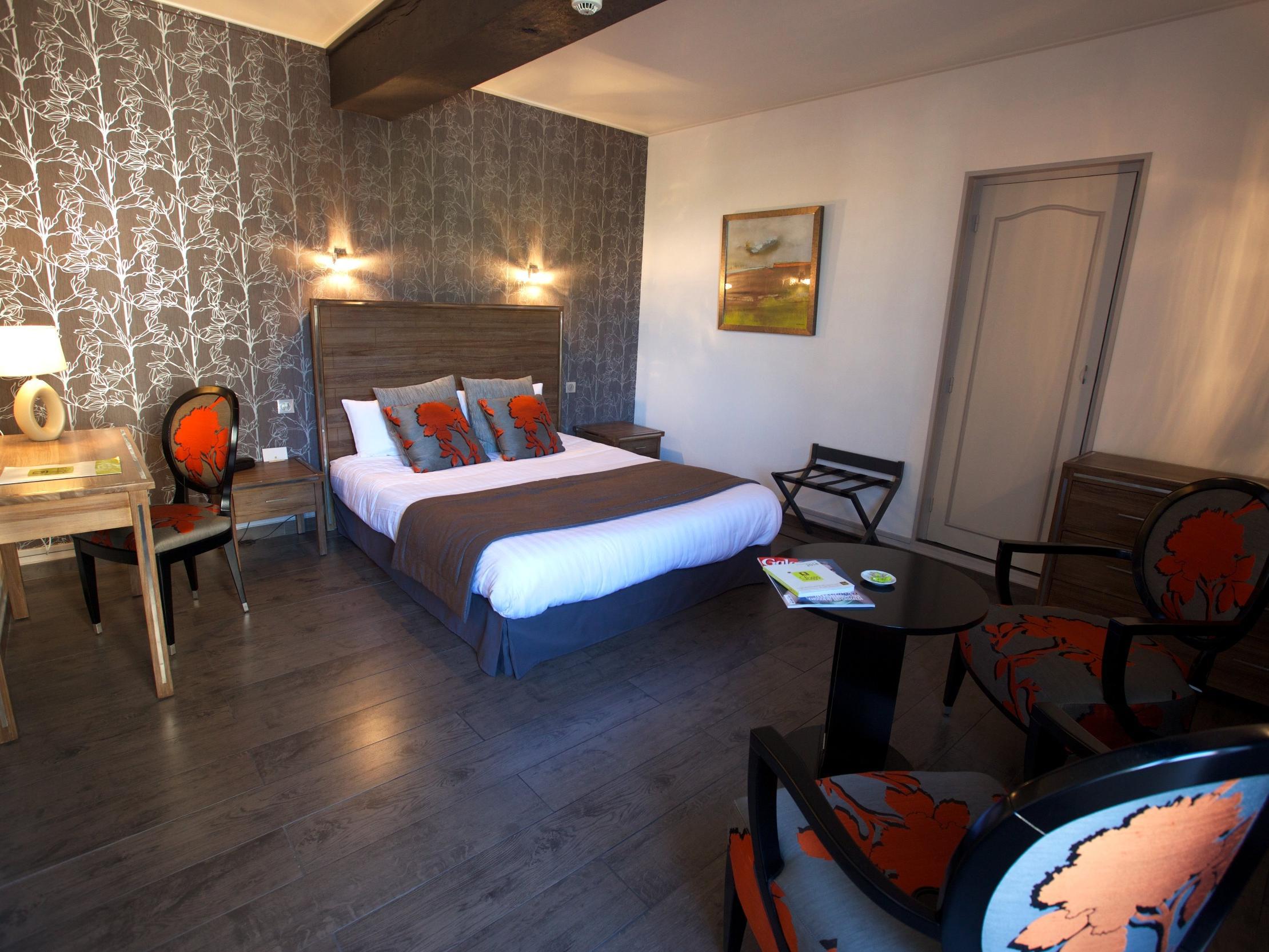 Logis Hotel Restaurant Nougier Saint-Étienne-de-Fursac エクステリア 写真