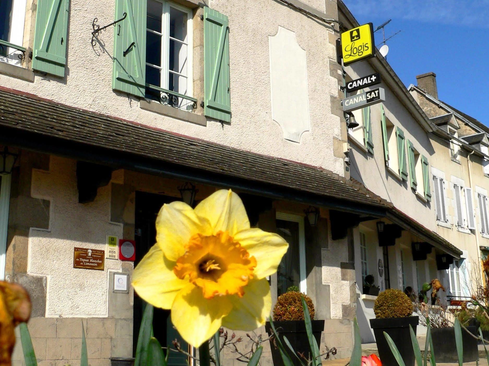 Logis Hotel Restaurant Nougier Saint-Étienne-de-Fursac エクステリア 写真